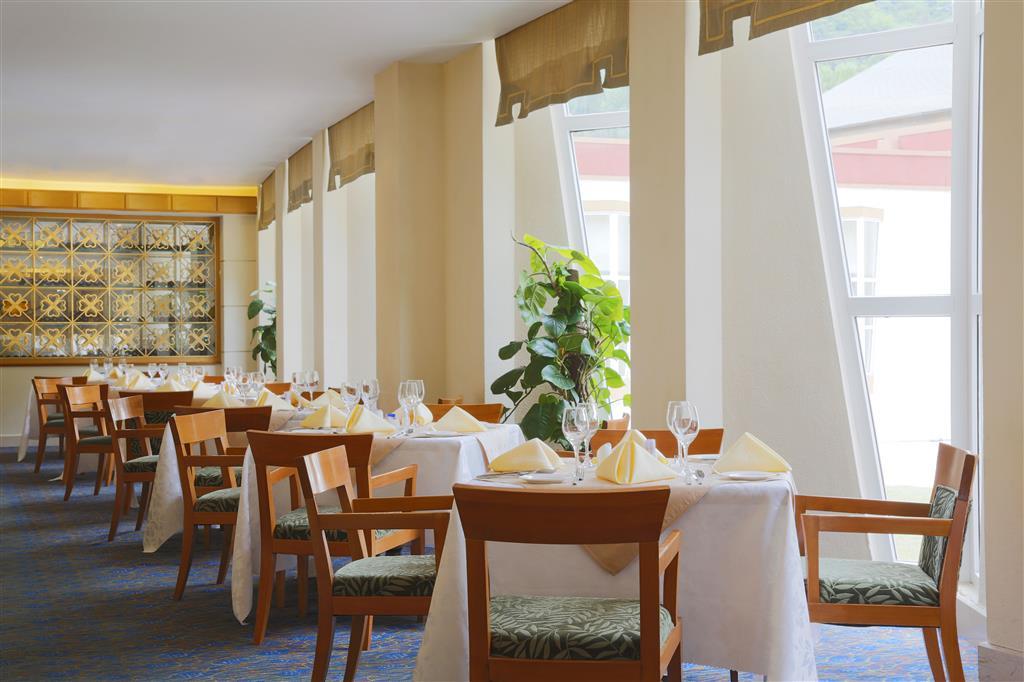 Sheraton Jiuzhaigou Resort Ресторант снимка